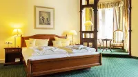 Haus Hainstein Hotels near St George's Fountain