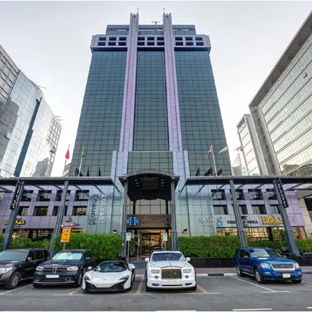 The Leela Hotel Отели рядом с достопримечательностью «Стадион «Забиль»»