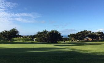 Sea Breeze Inn - Pacific Grove