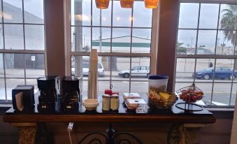 Monterey Inn Hotel - Housity