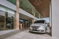 三寶攏機場阿薩納飯店 - 停車場