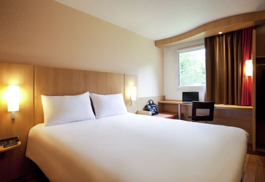 이비스 오를리 쉐빌리 트람 7 레스토랑