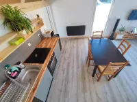 Petit Coin de Bonheur Studio Neuf Avec Terrasse et Parking privé à 5Mins du Centre-Ville Hotels in Isere