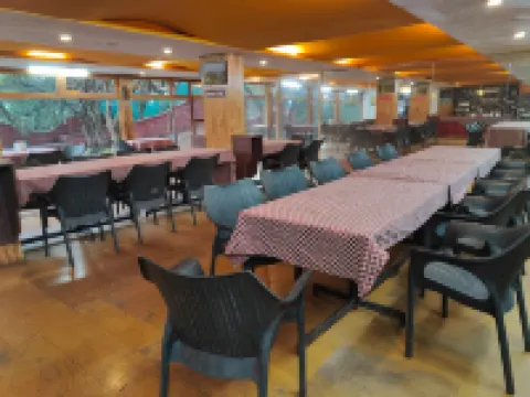 Gourish Resort (Pure Veg) 아바칼리 호텔
