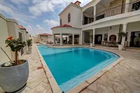 Lagoon Suites Guesthouse CC - piscine