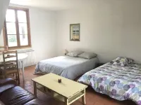 Chambres dans le gîte "Rêves de Gamins", proche du pôle Européen et du circuit des 24h Hôtels à proximité de : Abbaye Royale de l'Épau