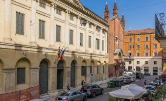 Verona for Rent Affresco