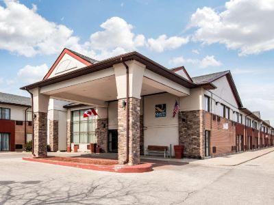 Quality Inn & Suites 5585 Ambler Drive Mississauga Ontario