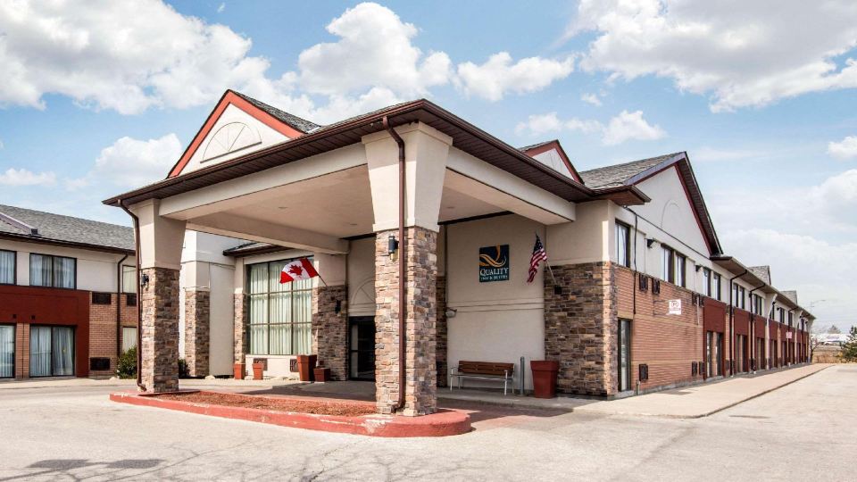 Quality Inn & Suites 5585 Ambler Drive Mississauga Ontario