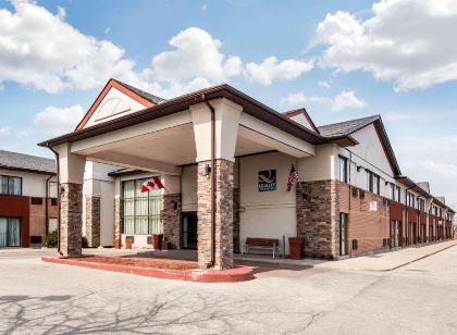 Quality Inn & Suites 5585 Ambler Drive Mississauga Ontario