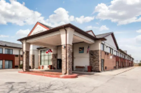 Quality Inn & Suites 5585 Ambler Drive Mississauga Ontario