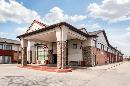Quality Inn & Suites 5585 Ambler Drive Mississauga Ontario Hotels in Mississauga