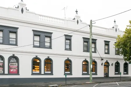 The Cally Hotel Отели рядом с достопримечательностью «Logans Beach»