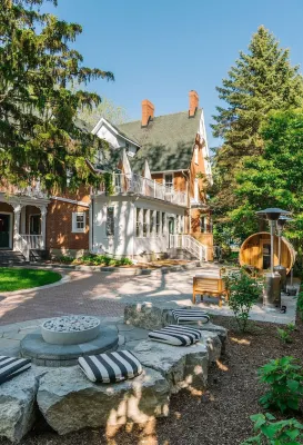 Merrill House Hotels in Picton