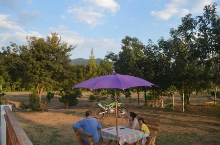 Maewin Terrace Отели в г. Mae Wang