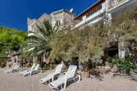Apartments Robinzon Milivoj Hotels in 