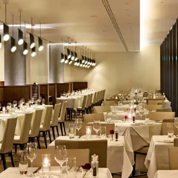 DoubleTree by Hilton Hotel London - Tower of London Отели рядом с достопримечательностью «Улица Флит-стрит»