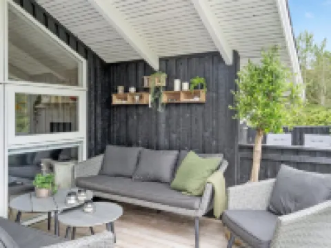 "Elayne" - 3km from the Sea