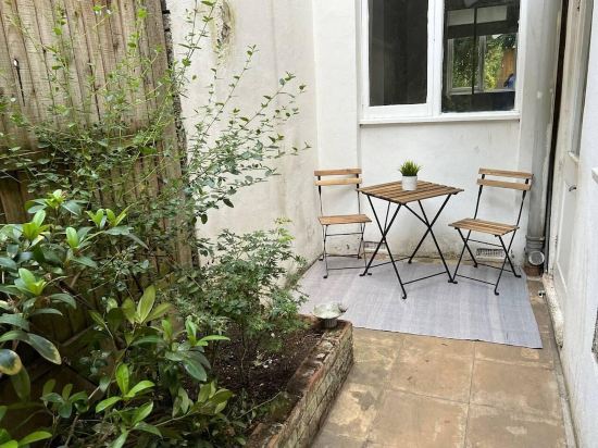 Charming 1-Bed Apartment in West London