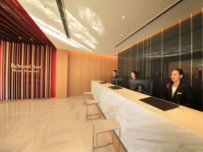 フロントデスク リッチモンドホテルプレミア浅草インターナショナルの写真