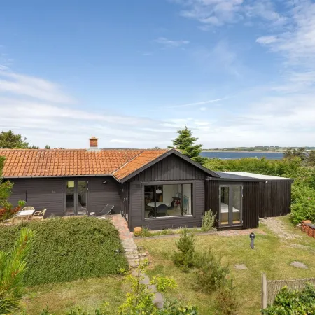 "Lok" - 90m to the Fjord Hotels in Roslev