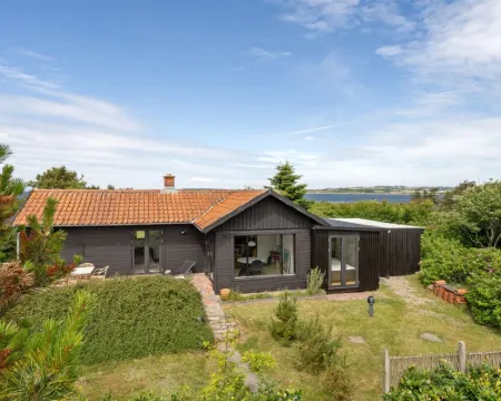"Lok" - 90m to the Fjord Hotels in Roslev