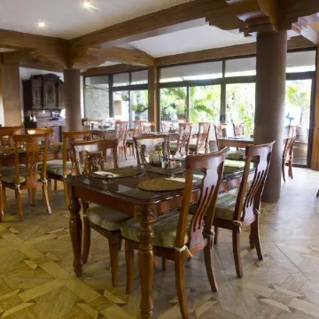 Lingganay Boracay Hotel Resort