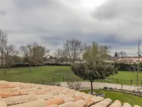 L'Aquillon Hotels in Noves