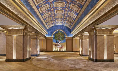 Emirates Palace Mandarin Oriental, Abu Dhabi Hotel dekat Abu Dhabi Corniche and Breakwater