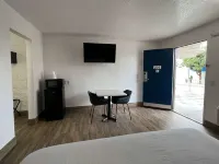Motel 6 Orange, CA - Anaheim - 2-Star