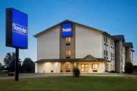 Travelodge by Wyndham Livonia Các khách sạn ở Livonia