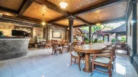 Cafe Wayan Cottages Senggigi Hotel di Senggigi