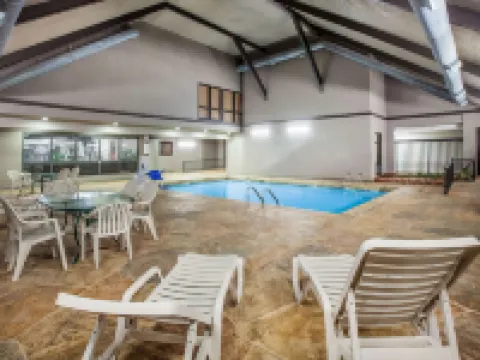 Days Inn & Suites by Wyndham Tyler Hotels in Tyler