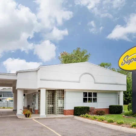 Super 8 by Wyndham Stevensville/St. Joseph