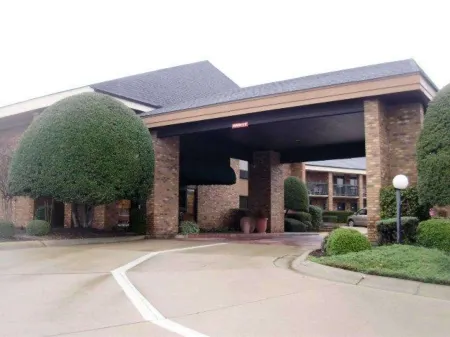 Quality Inn & Suites Searcy I-57
