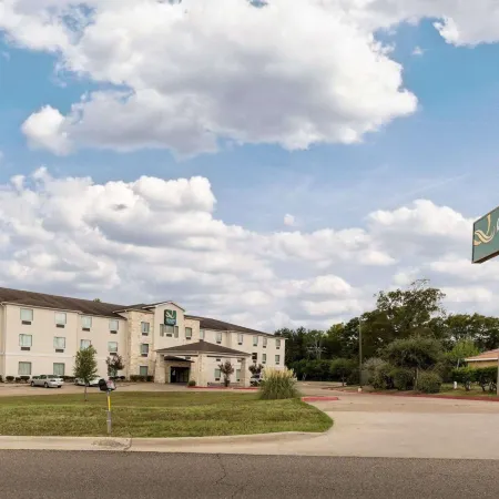 Quality Suites Huntsville Near University