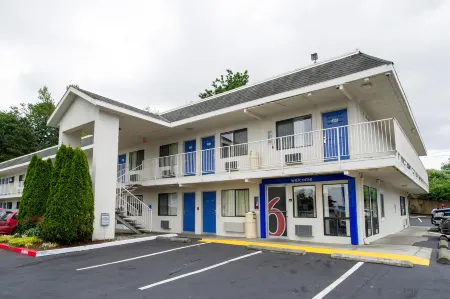 Motel 6 Seattle, WA - Airport Отели рядом со станцией Link Light Rail - Tukwila Station