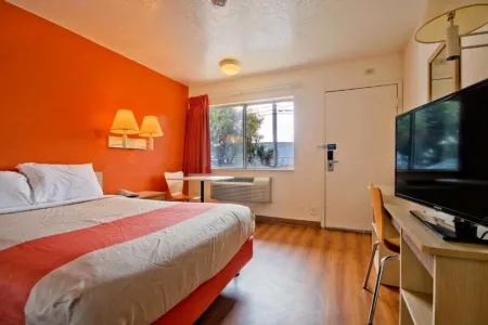 Travelodge by Wyndham Pompano Beach