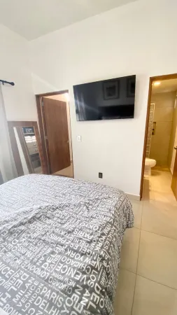 1 Bedroom Guest House - Walk to Everything - Roof Patio - Gym - Pickleball Court Отели рядом с достопримечательностью «Чапала»