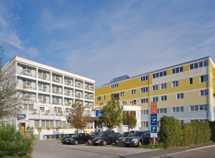 NOVAPARK Flugzeughotel Graz