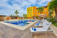 โรงแรม City Express Plus โดย Marriott Cabo San Lucas - ที่มีสระว่ายน้ำ