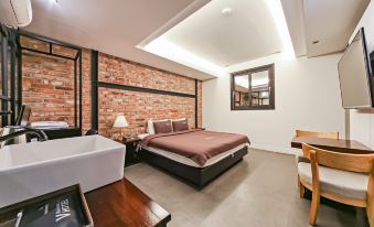 V Hotel