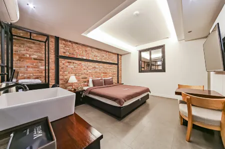 V Hotel