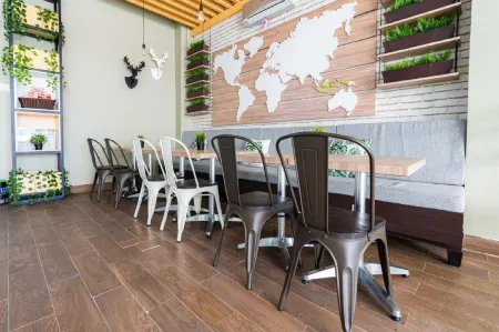 RedDoorz Plus at Harvest Inn Panakkukang Отели рядом с достопримечательностью «Harian Kompas»