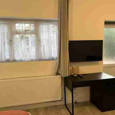 Remarkable 2-Bed Apartment in Ilford London Others