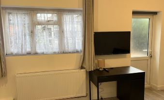 Remarkable 2-Bed Apartment in Ilford London