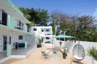 Casa Verde Hotel - Steps to the Beach, Pool, Restaurant & Bar Hotels in Puntas