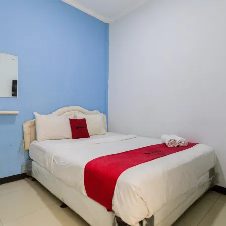 RedDoorz @ Garden Boulevard Citra Raya Tangerang Hotels in Panongan