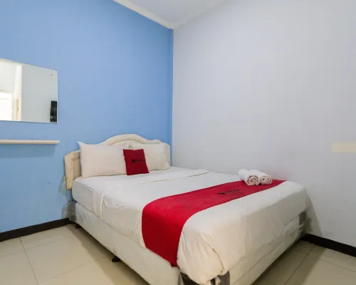 RedDoorz @ Garden Boulevard Citra Raya Tangerang Hotels in Panongan