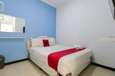 RedDoorz @ Garden Boulevard Citra Raya Tangerang Hôtels à : Cikupa